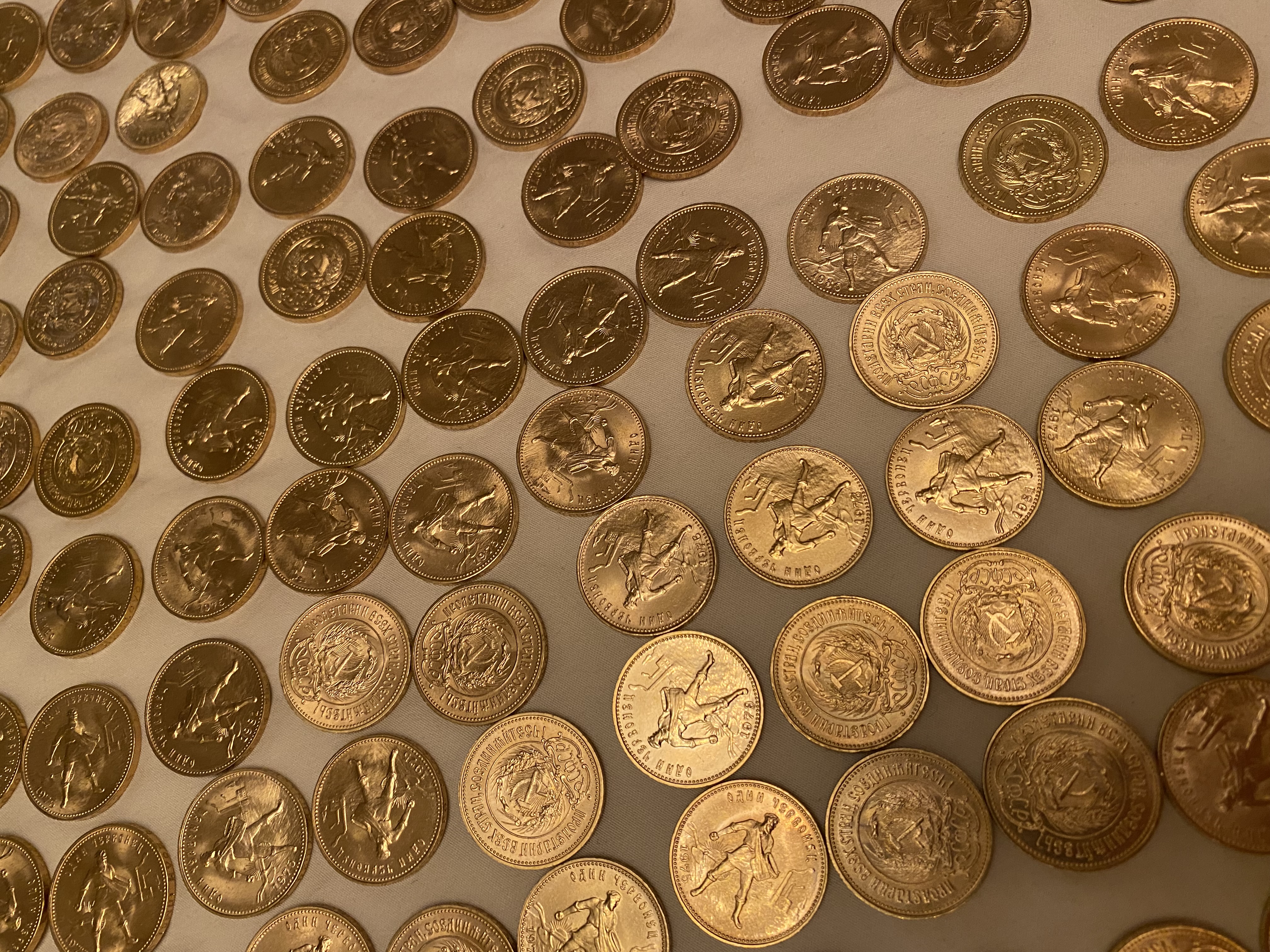 Золотые инвестиционные монеты. Стоит ли покупать?